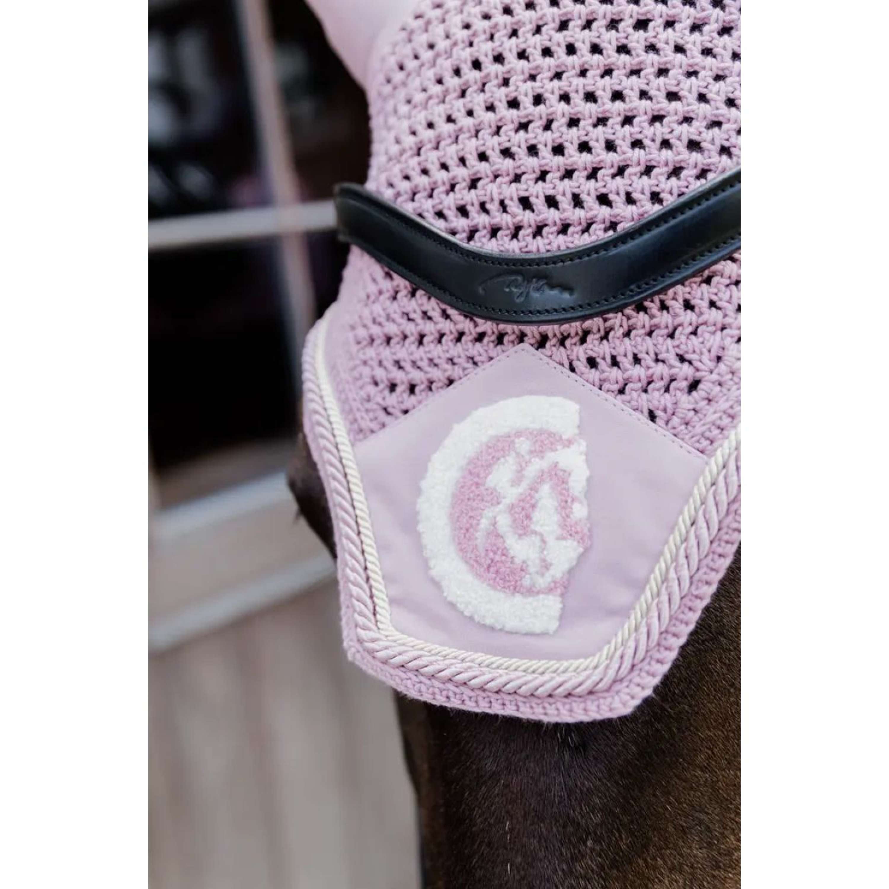 Kentucky Horsewear Nauszniki Wellington 3D Logo Jasnoróżowe
