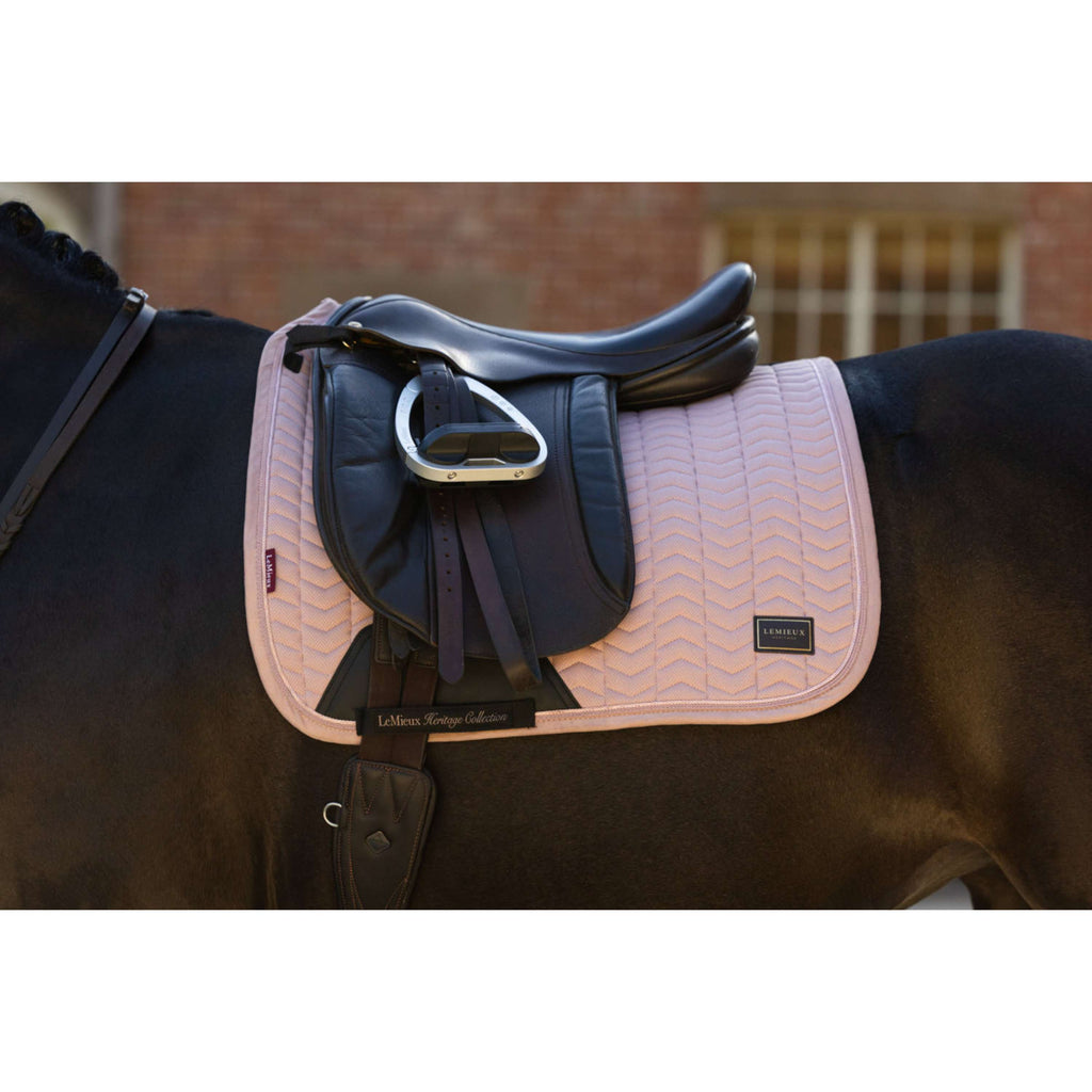 Czaprak LeMieux Heritage Herringbone kwadratowy ujeżdżeniowy Wild Rose