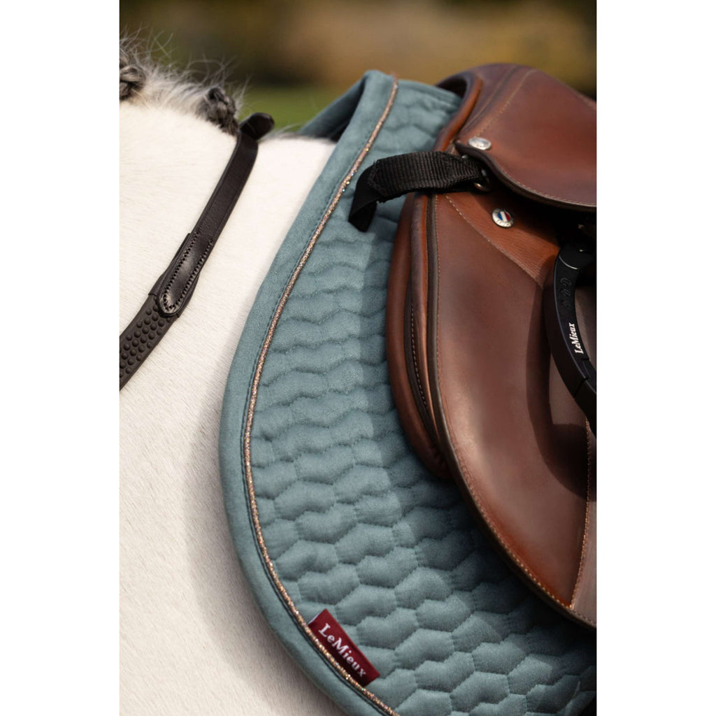 Czaprak LeMieux Suede Square Jumping Aloe