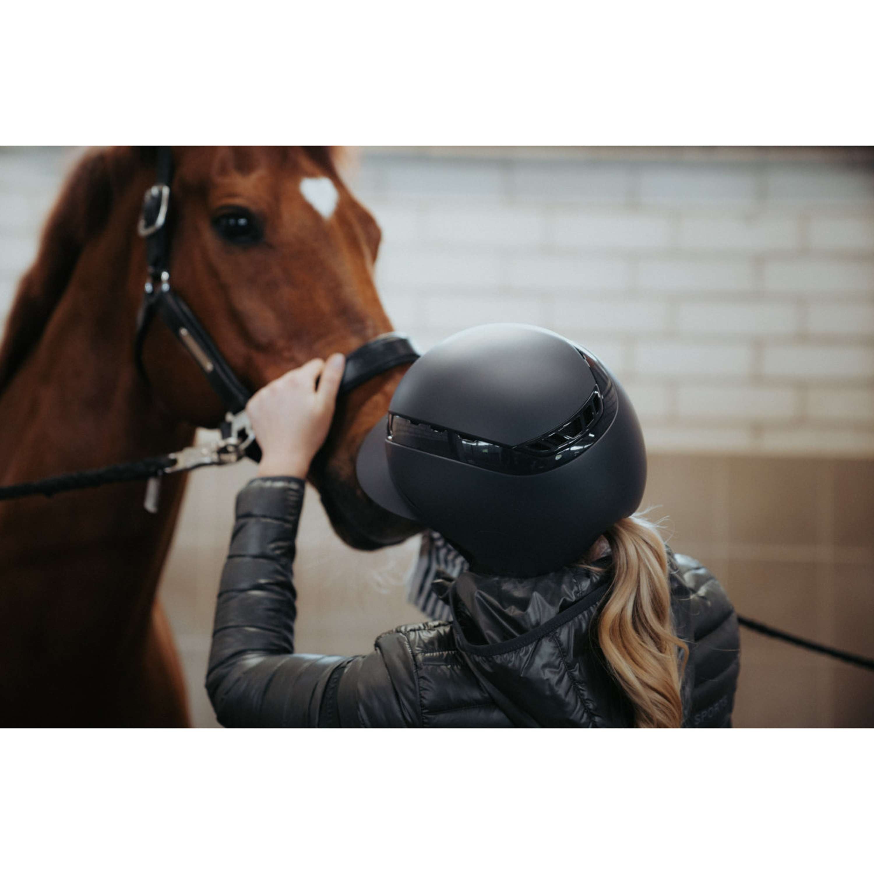 Pikeur Kask Jeździecki AirLuxe Pure Długi klapka Czarny