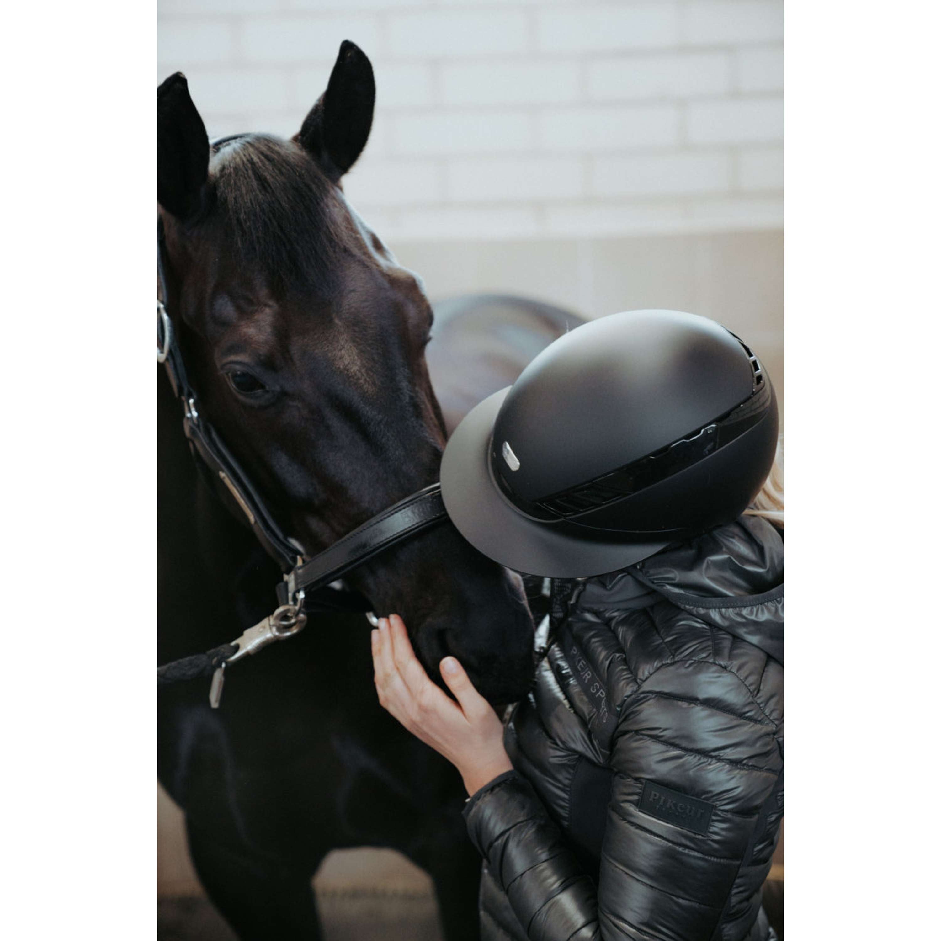 Pikeur Kask Jeździecki AirLuxe Pure Długi klapka Czarny