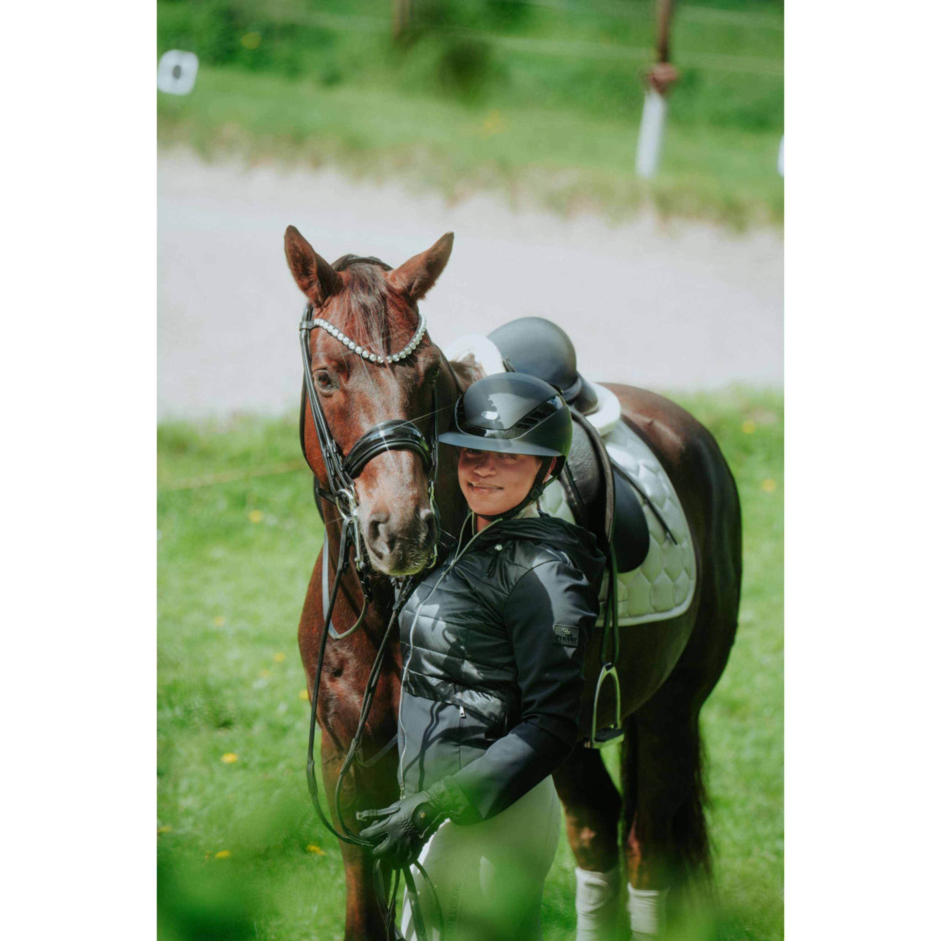 Pikeur Kask Jeździecki AirLuxe Pure Długi klapka Czarny