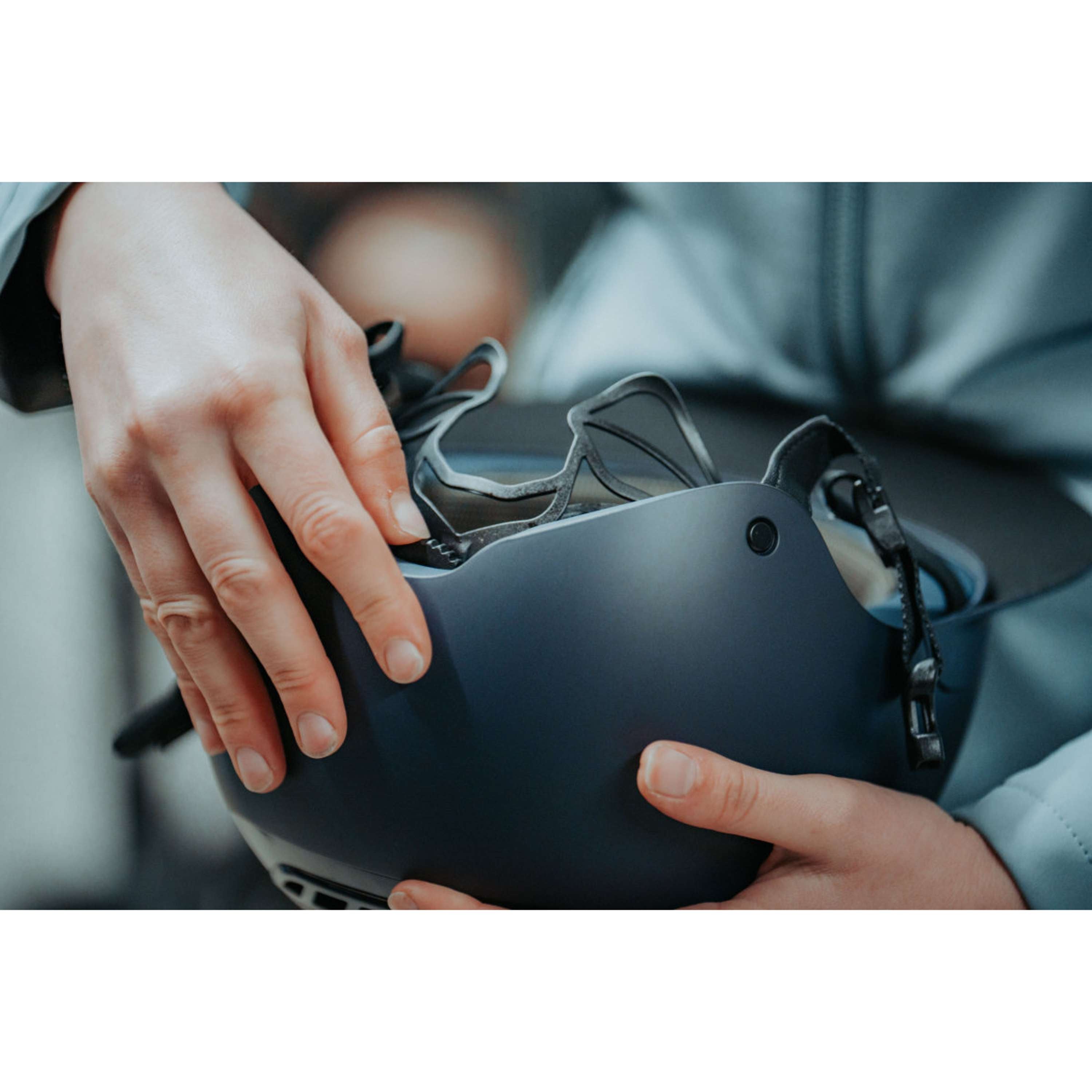 Pikeur Kask Jeździecki AirLuxe Pure Długi klapka Midnight Blue