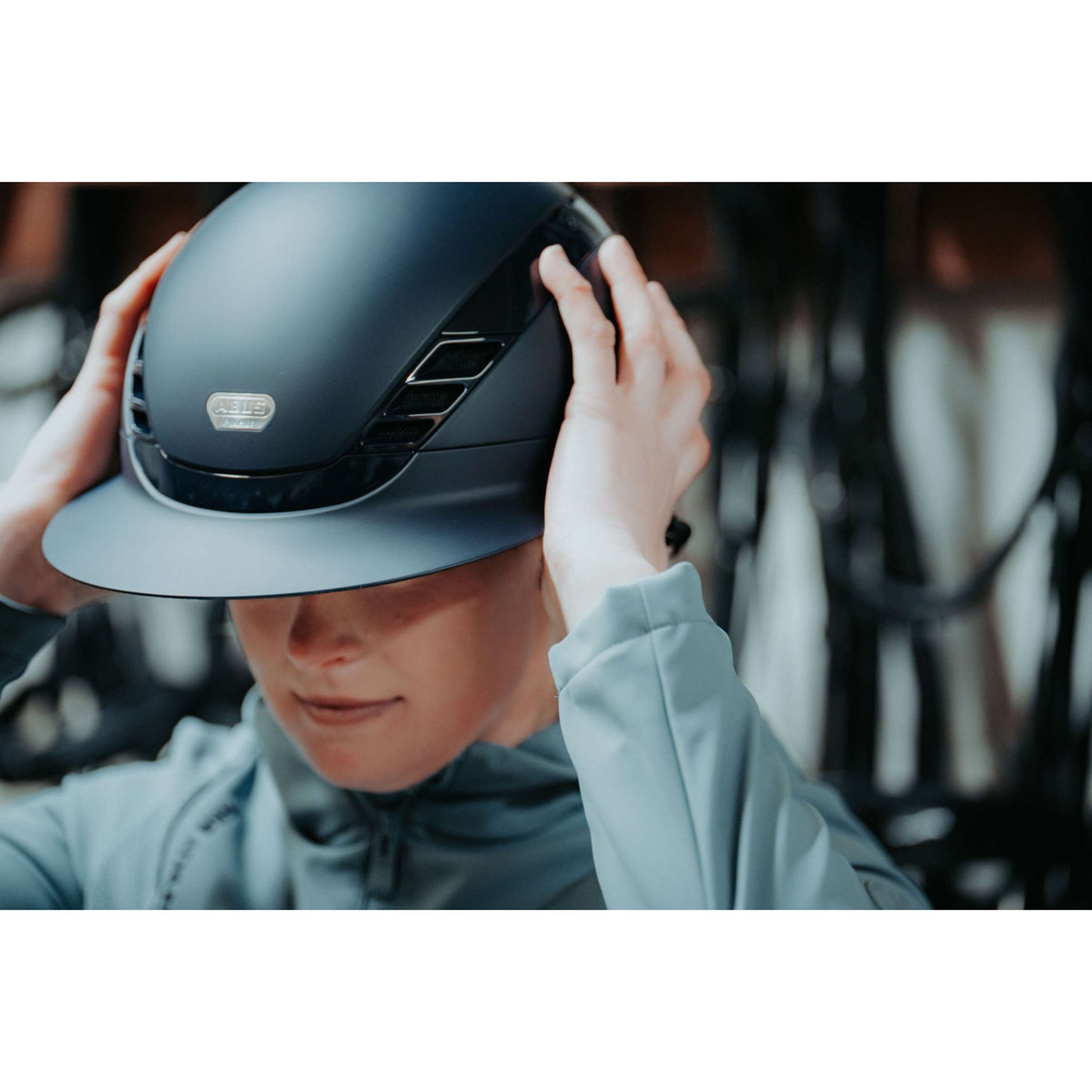 Pikeur Kask Jeździecki AirLuxe Pure Długi klapka Midnight Blue
