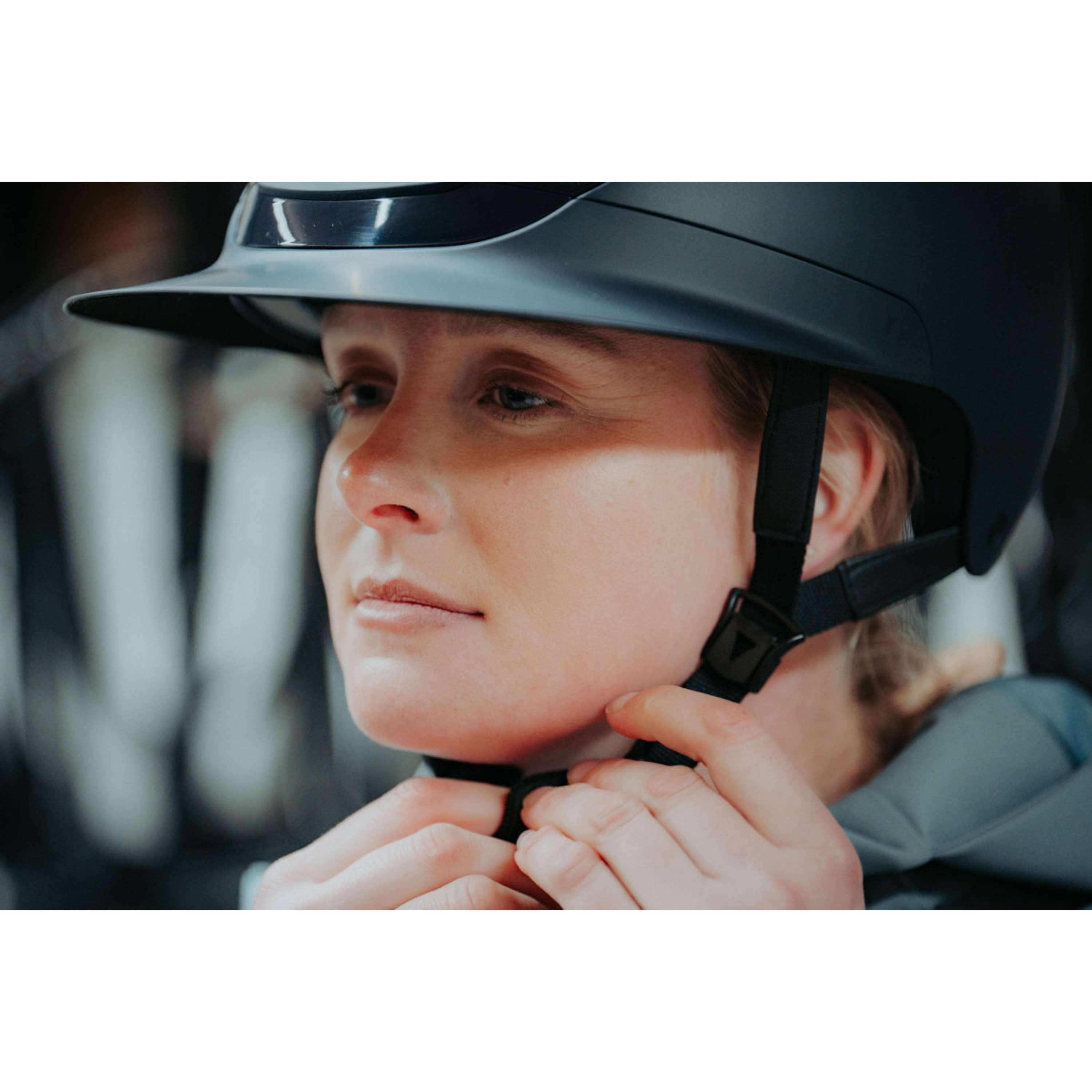 Pikeur Kask Jeździecki AirLuxe Pure Długi klapka Midnight Blue