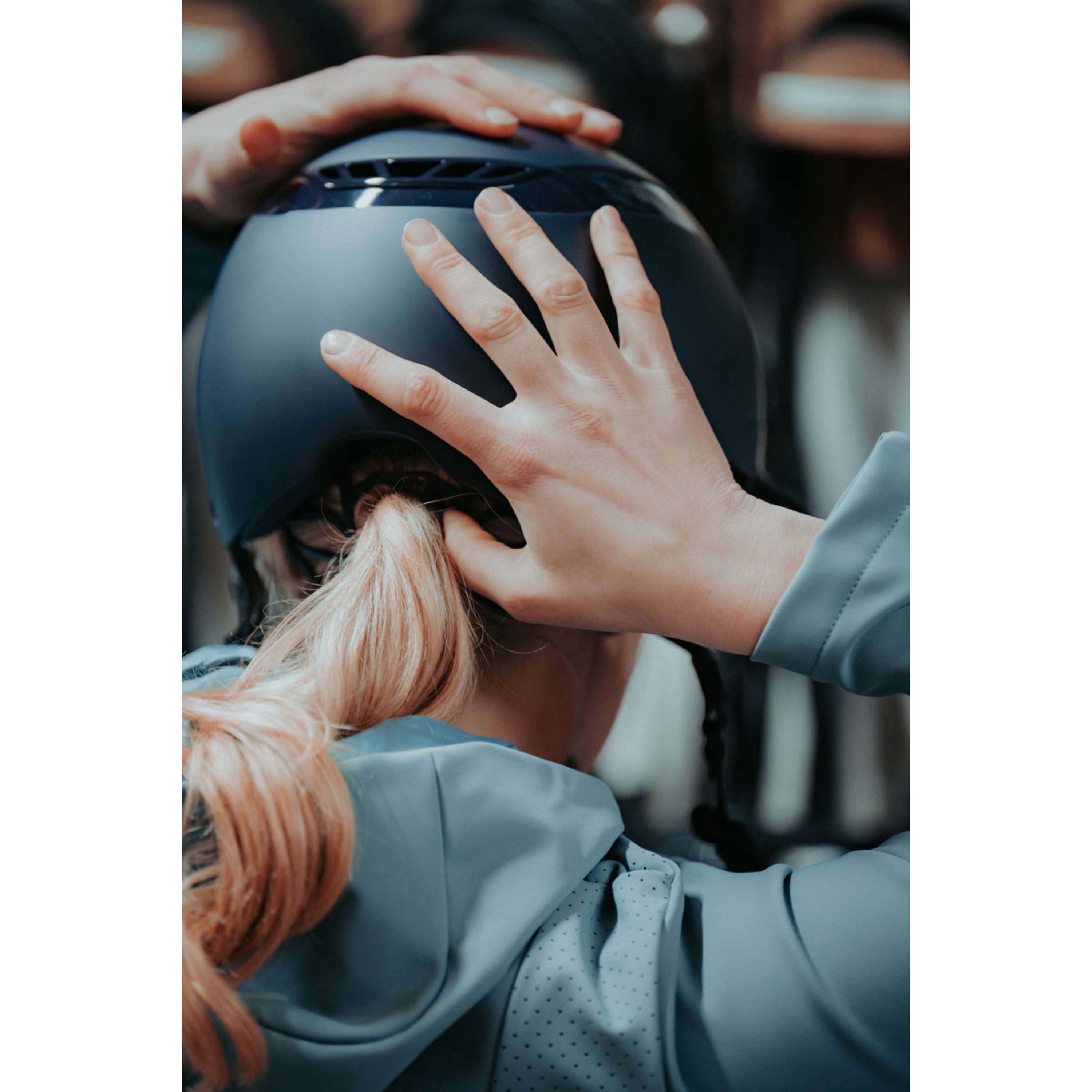 Pikeur Kask Jeździecki AirLuxe Pure Długi klapka Midnight Blue