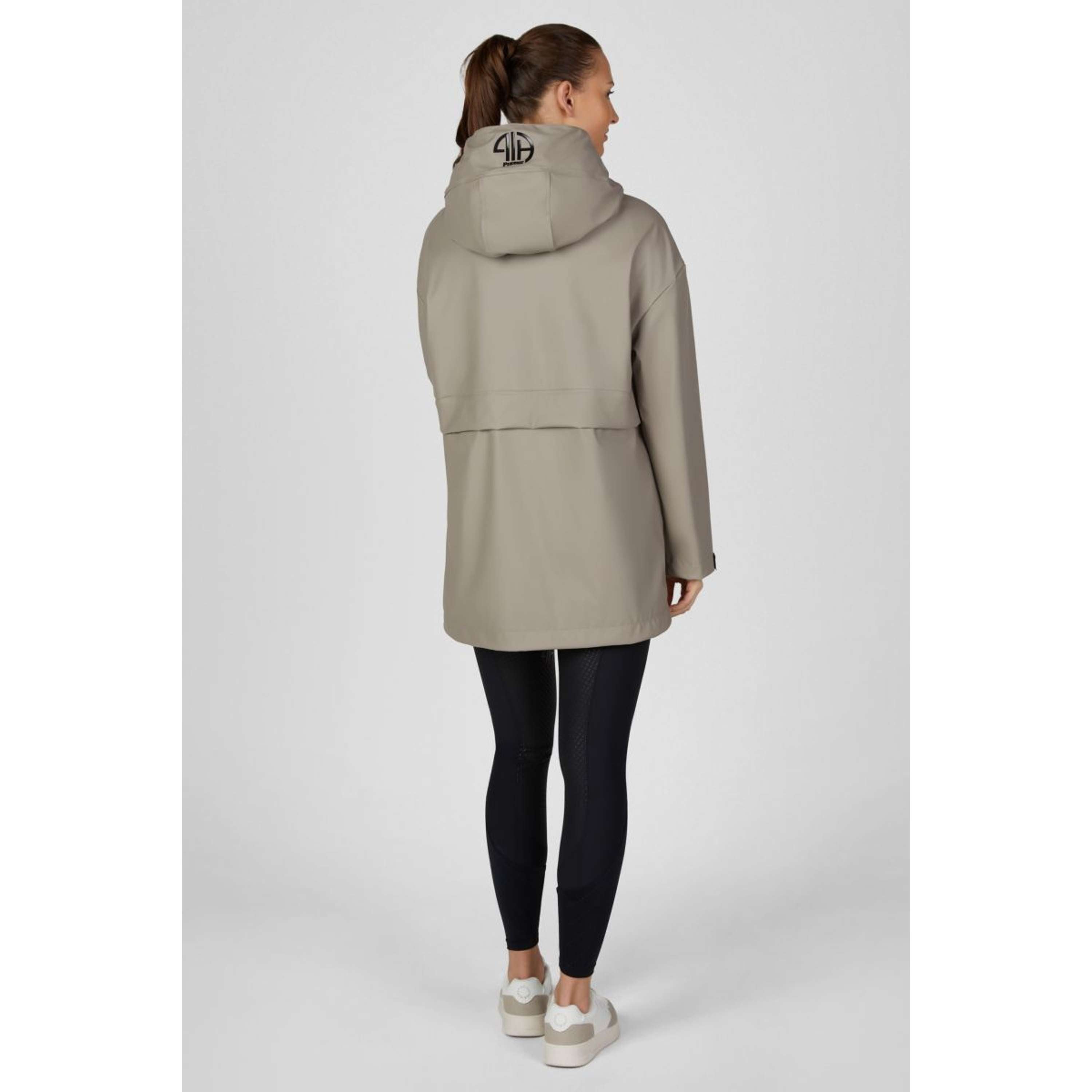 Pikeur Płaszcz Przeciwdeszczowy Cape Athleisure AW26 Mocha Cream